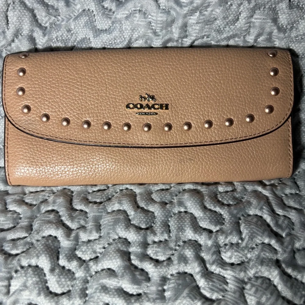 B04 -‎ Coach Pebble Leather Slim Wallet